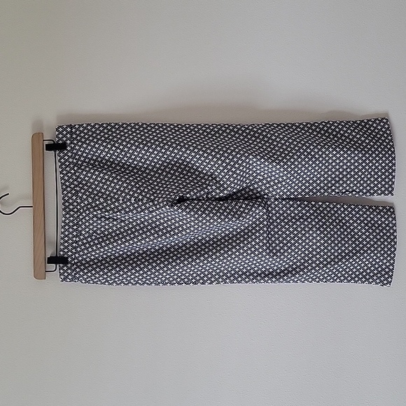 J. Jill Black And Pink Mini Floral Print Cropped Pants Size 6 - Picture 8 of 9